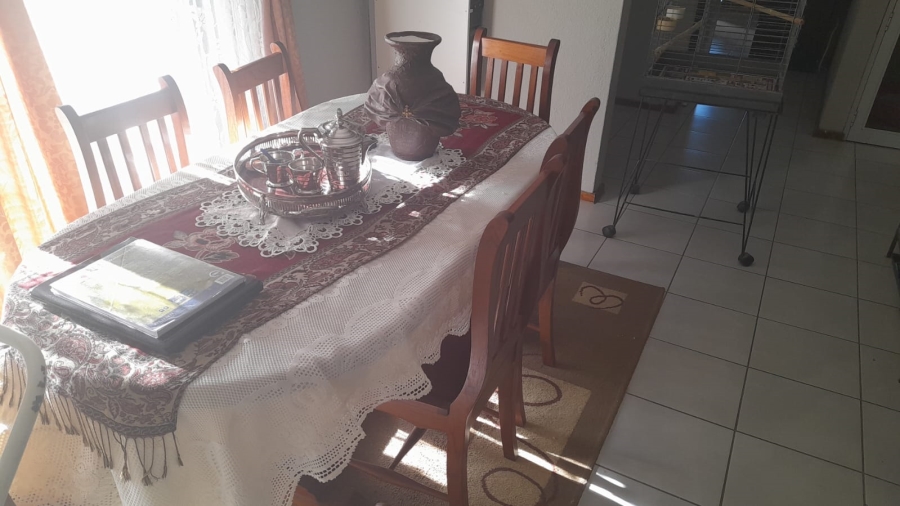 To Let 4 Bedroom Property for Rent in La Hoff North West